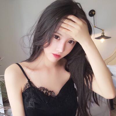 章子怡晒两个女儿照片，网友：大女儿和私下差别太大
